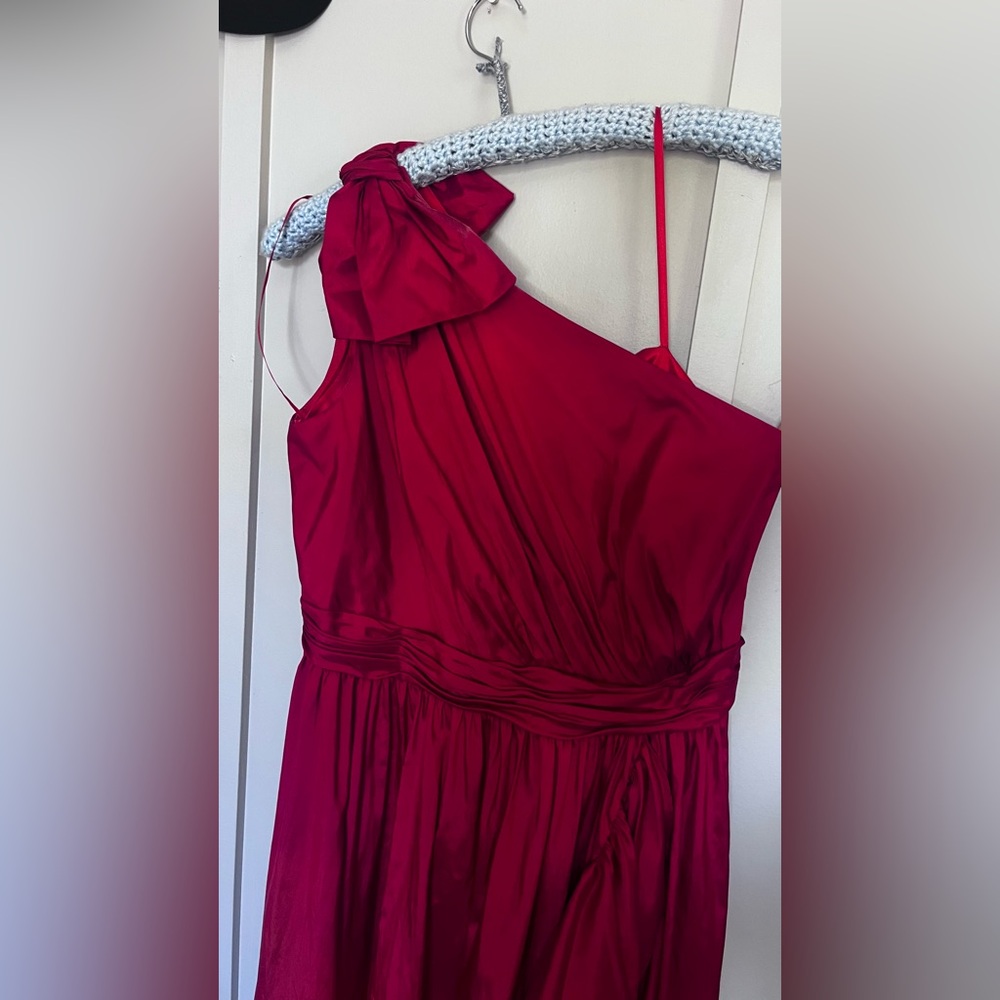 Mac Duggal red solid colored one shoulder formal gown size 12 • black tie dress - Picture 7 of 12